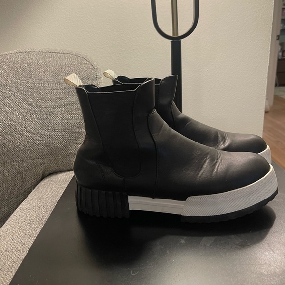 MIA Shoes - MIA - Women’s Alexander Chunky Platform Boot - Pull on
